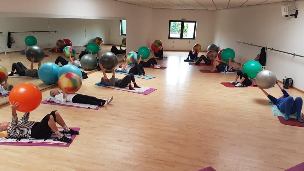 Gruppenkurs mit Gymnastikbällen